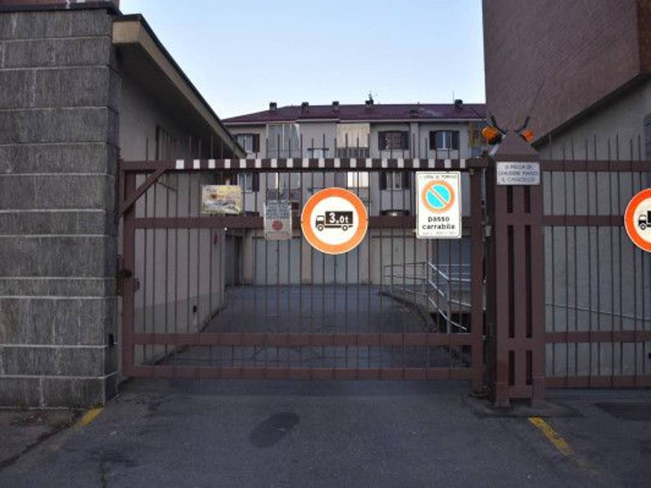 negozio in vendita a Torino in zona Borgata Vittoria