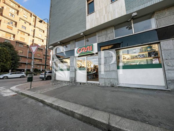 negozio in vendita a Torino in zona Lingotto