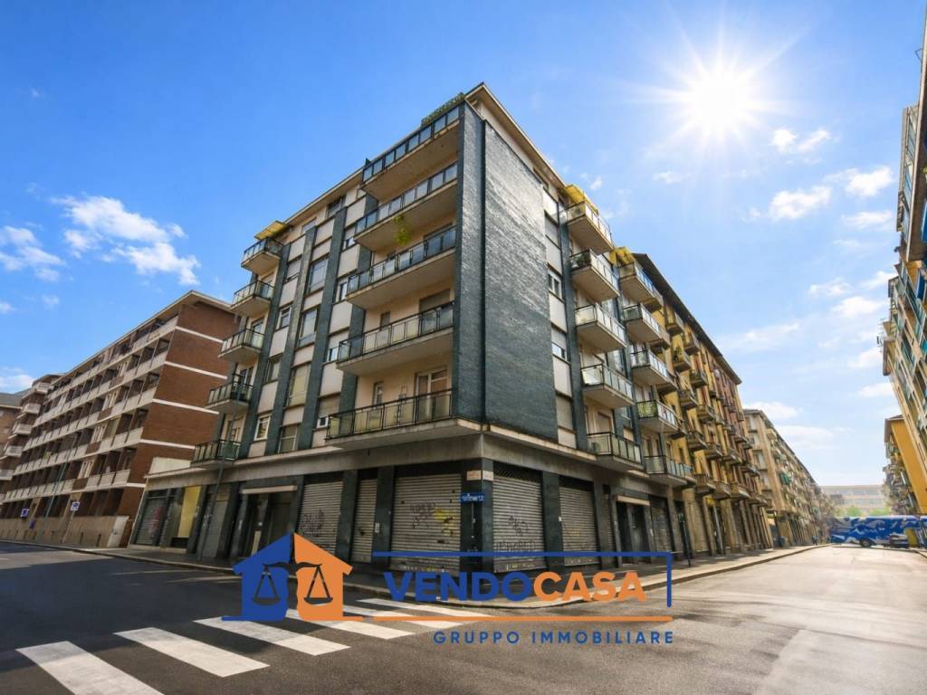 negozio in vendita a Torino in zona Lingotto