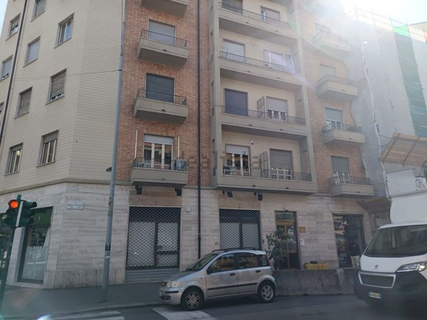 locale commerciale in vendita a Torino in zona Barriera di Milano