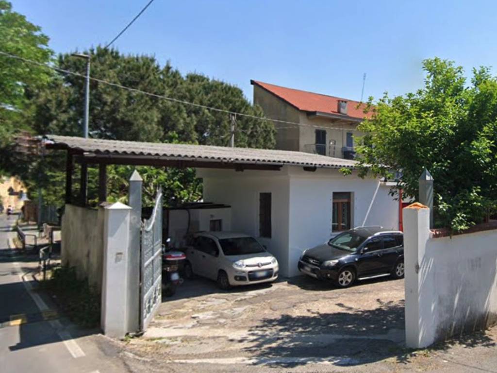 locale commerciale in vendita a Torino in zona Mirafiori Sud