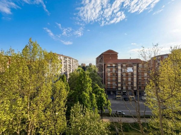 appartamento in vendita a Torino in zona Lingotto