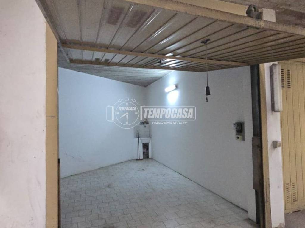 locale commerciale in vendita a Torino in zona Vanchiglia