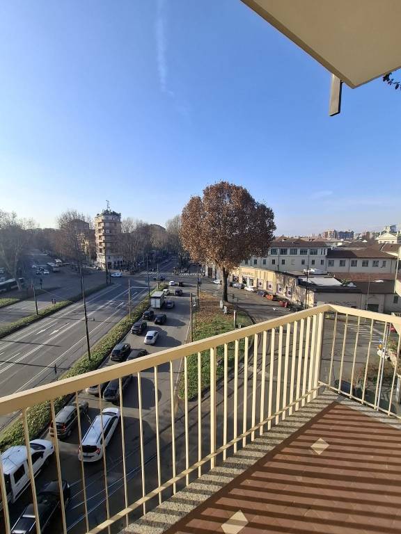 appartamento in vendita a Torino in zona Aurora