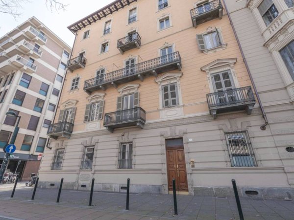 appartamento in vendita a Torino in zona Cit Turin