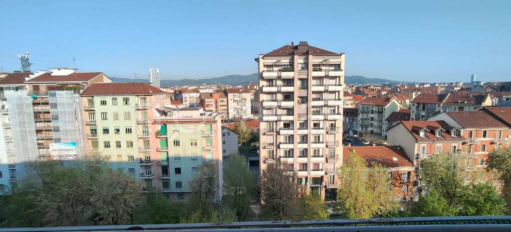 appartamento in vendita a Torino in zona Cenisia