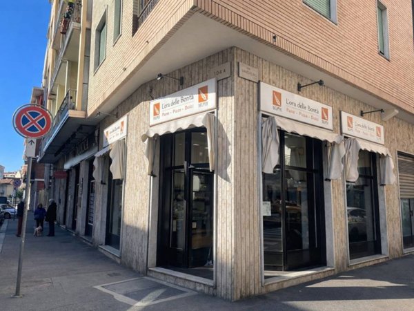 negozio in vendita a Torino in zona Pozzo Strada