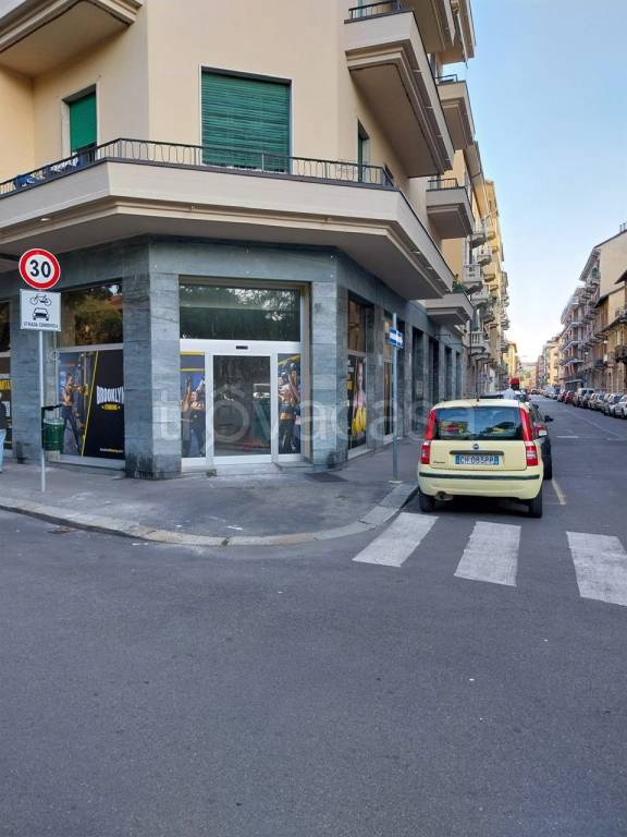 negozio in vendita a Torino in zona Pozzo Strada