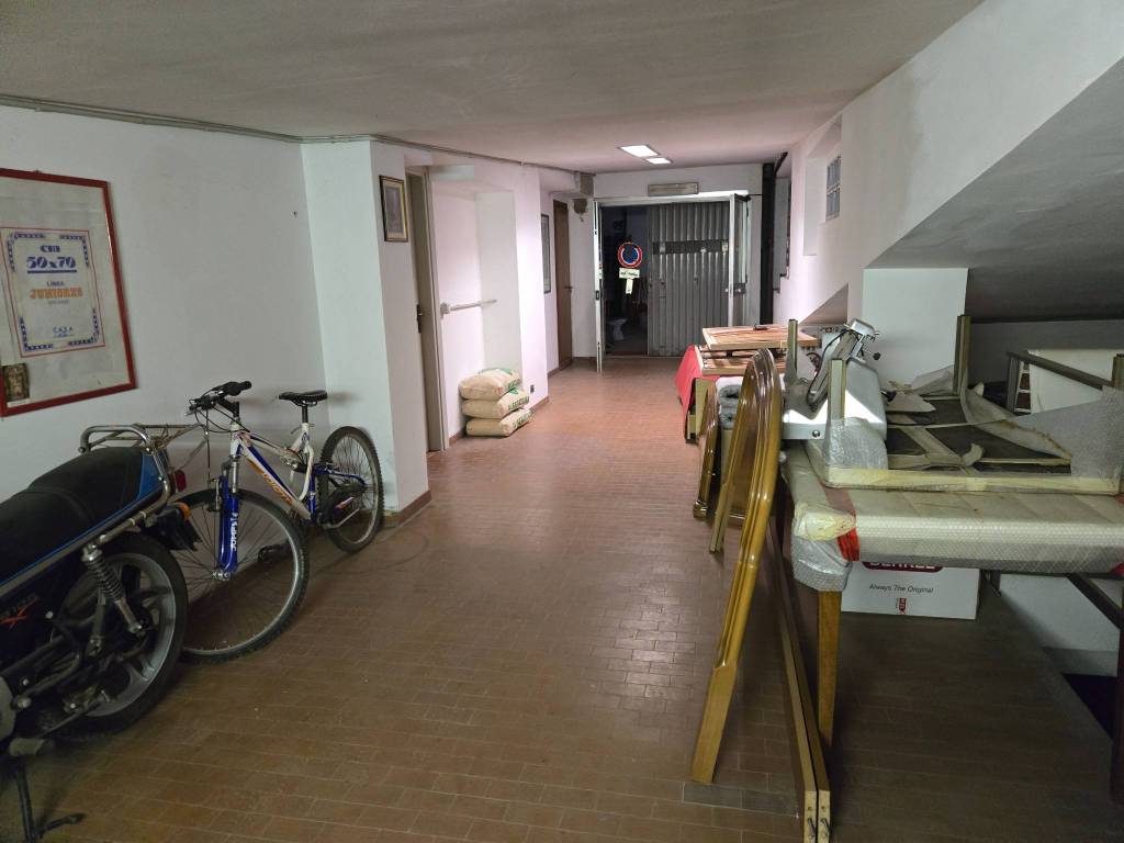 locale commerciale in vendita a Torino in zona Crocetta