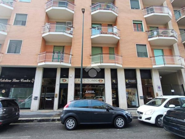 negozio in vendita a Torino in zona Barca