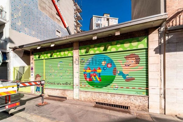 locale commerciale in vendita a Torino in zona Santa Rita