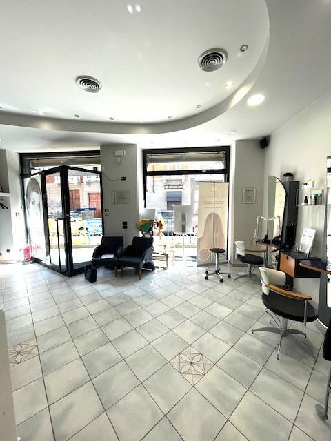 negozio in vendita a Torino in zona Borgo San Paolo
