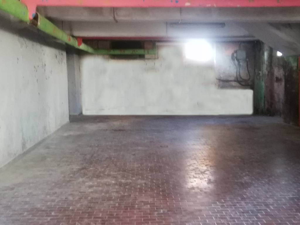 locale commerciale in vendita a Torino in zona Mirafiori Sud