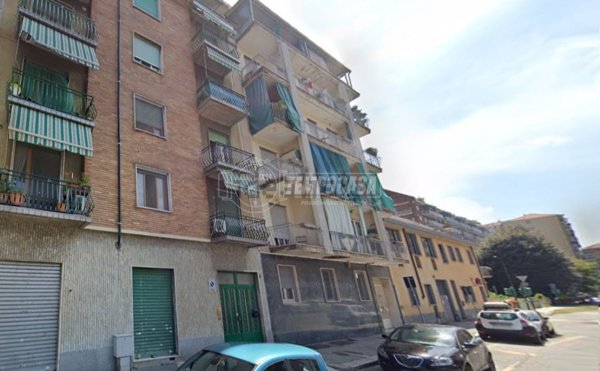 locale commerciale in vendita a Torino in zona Regio Parco