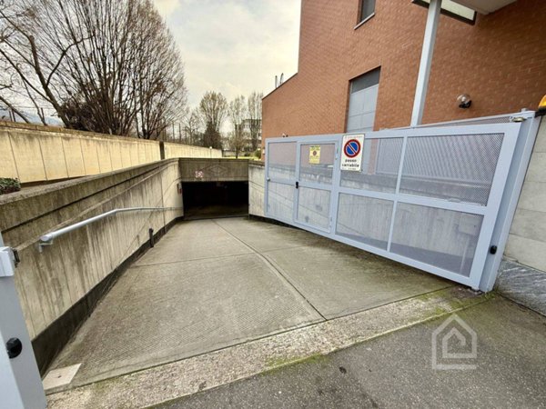 negozio in vendita a Torino in zona Regio Parco