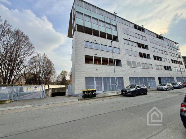 negozio in vendita a Torino in zona Regio Parco