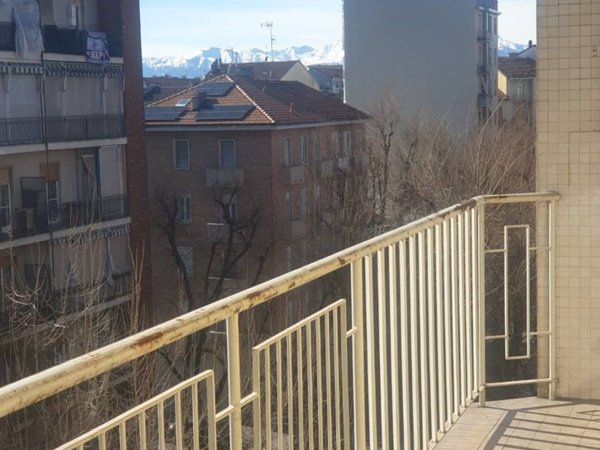 appartamento in vendita a Torino in zona Borgata Vittoria