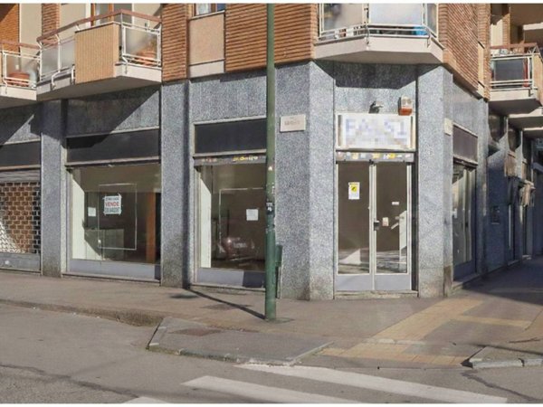 negozio in vendita a Torino in zona Cenisia