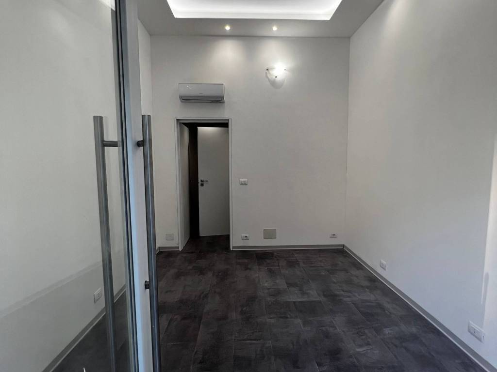 negozio in vendita a Torino in zona Cenisia