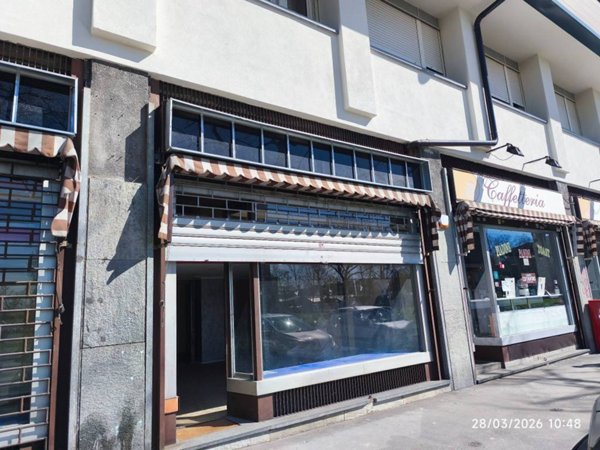 negozio in vendita a Torino in zona Mirafiori Sud
