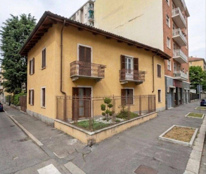 casa indipendente in vendita a Torino in zona Pozzo Strada