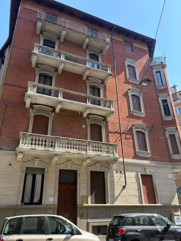 appartamento in vendita a Torino in zona Cit Turin