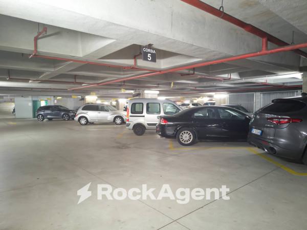 negozio in vendita a Torino in zona Mirafiori Nord