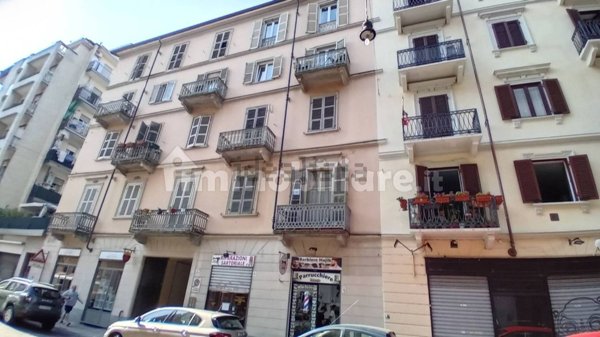 locale commerciale in vendita a Torino in zona San Salvario