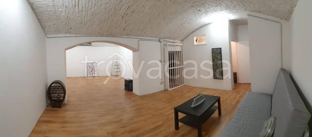 locale commerciale in vendita a Torino in zona Millefonti