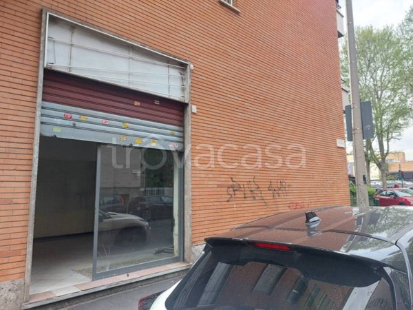 negozio in vendita a Torino in zona Pozzo Strada