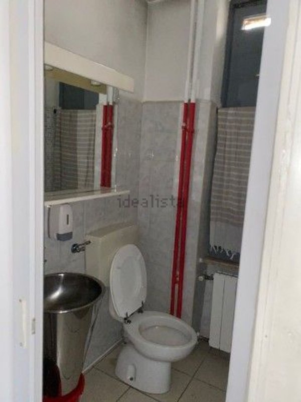 negozio in vendita a Torino in zona Borgata Vittoria