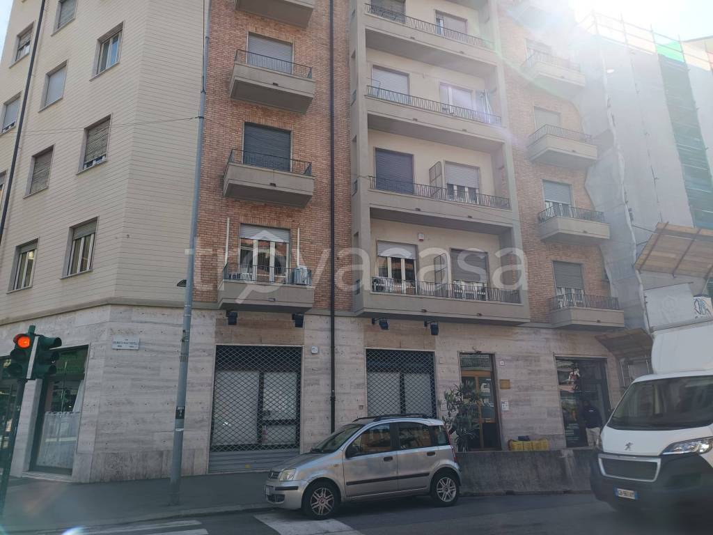 negozio in vendita a Torino in zona Barriera di Milano