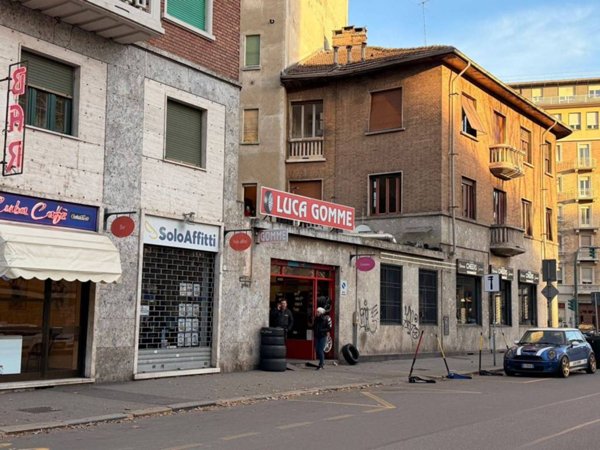negozio in vendita a Torino in zona Parella