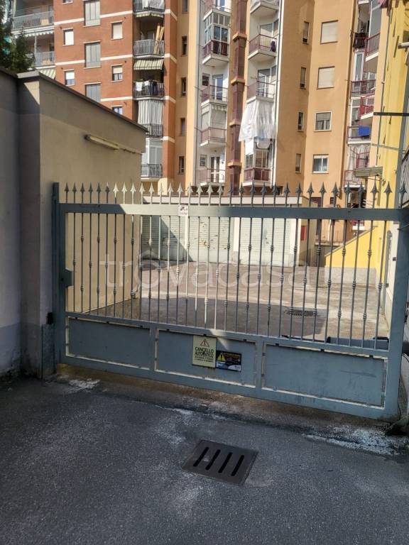 locale di sgombero in vendita a Torino in zona Santa Rita