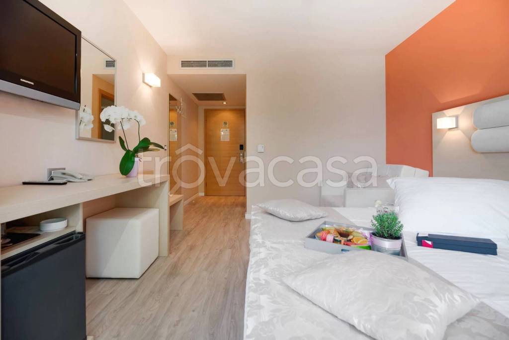 negozio in vendita a Torino in zona Lucento