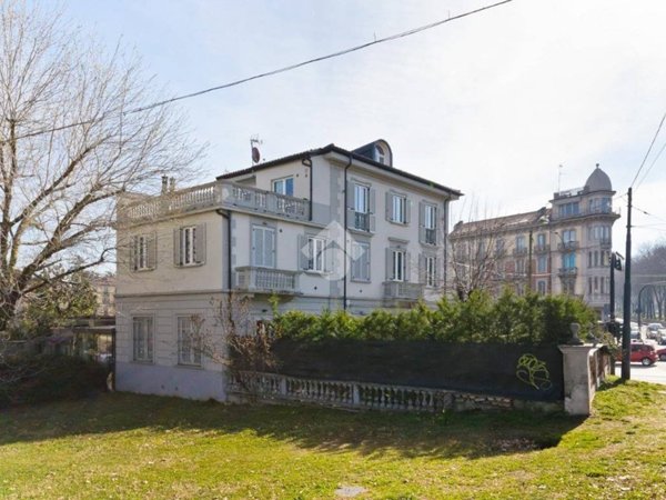 negozio in vendita a Torino in zona Sassi