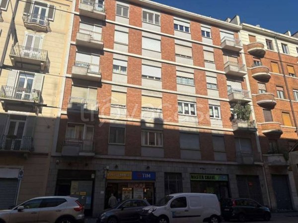 negozio in vendita a Torino in zona Cenisia