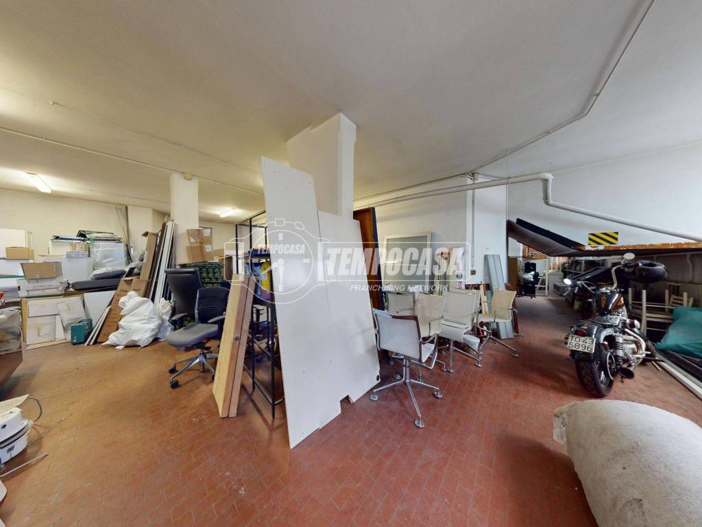 locale commerciale in vendita a Torino in zona Vanchiglia