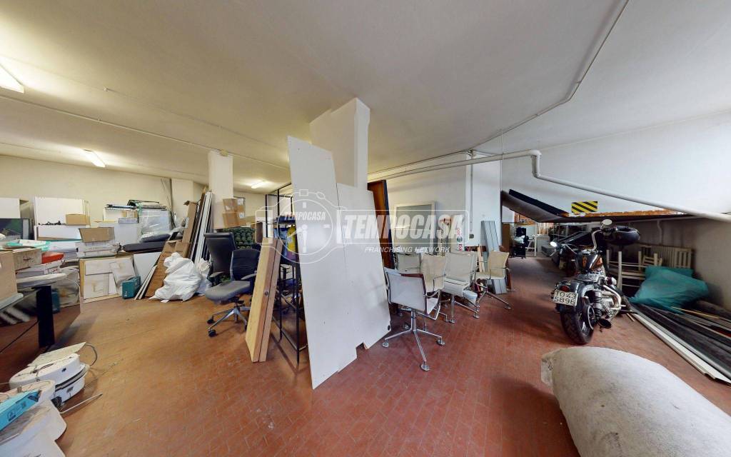 locale commerciale in vendita a Torino in zona Vanchiglia