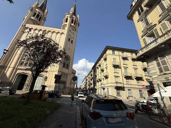 appartamento in vendita a Torino in zona San Salvario