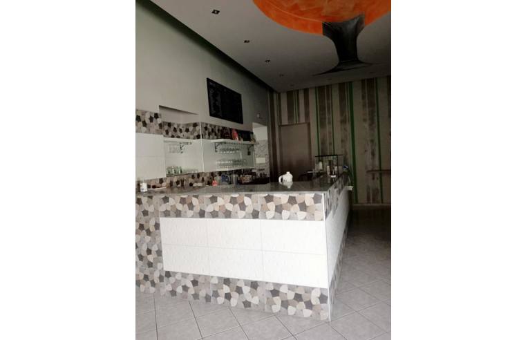 locale commerciale in vendita a Torino in zona Borgata Vittoria