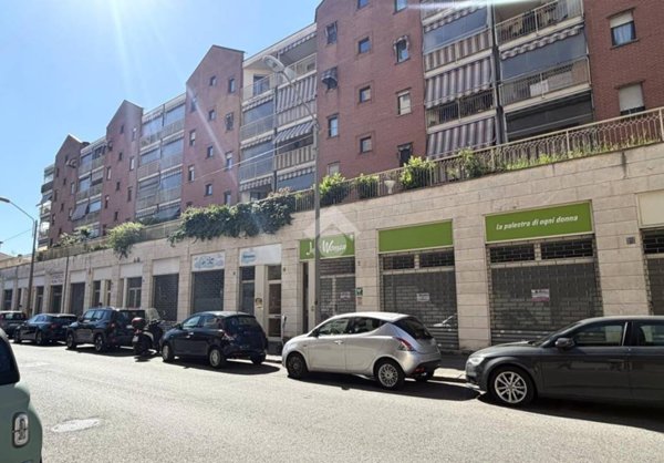 negozio in vendita a Torino in zona Madonna di Campagna