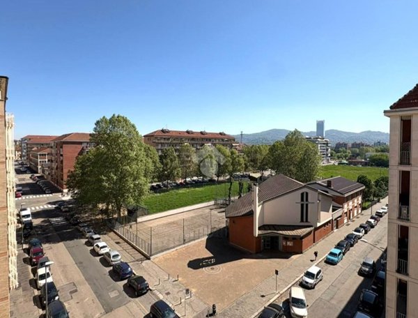 appartamento in vendita a Torino in zona Lingotto