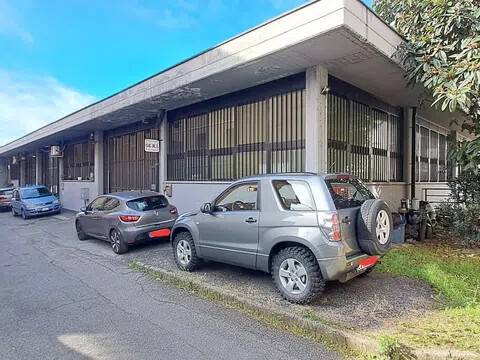 locale commerciale in vendita a Torino in zona Lucento