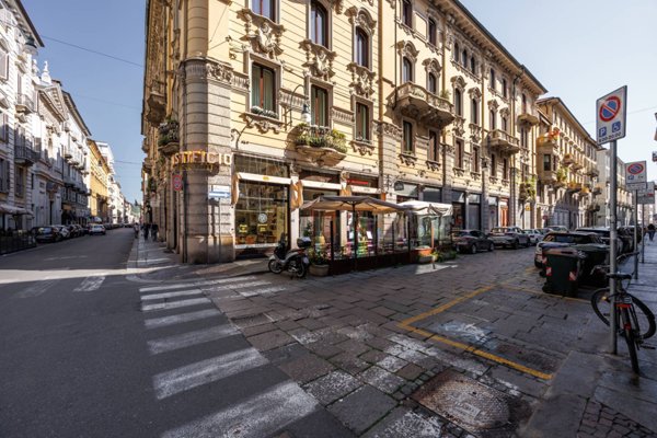 locale commerciale in vendita a Torino in zona Centro Storico