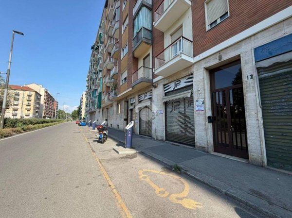 negozio in vendita a Torino in zona Lucento