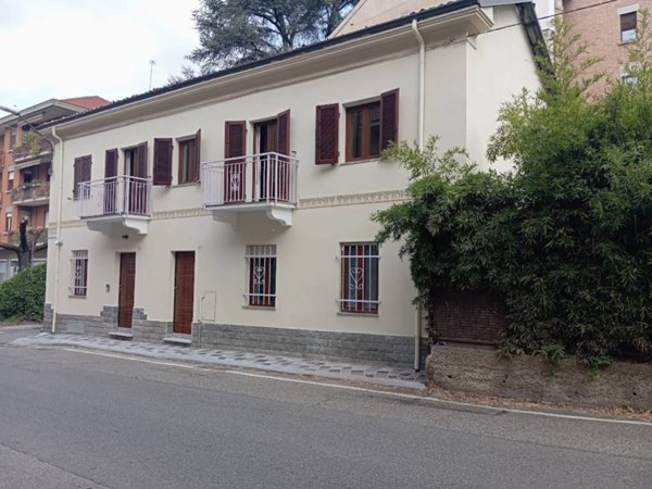 casa indipendente in vendita a Torino in zona Rosa