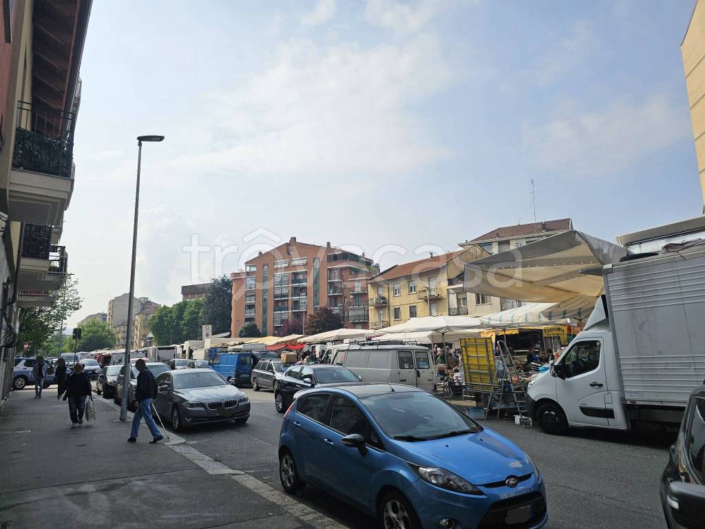 negozio in vendita a Torino in zona Rebaudengo