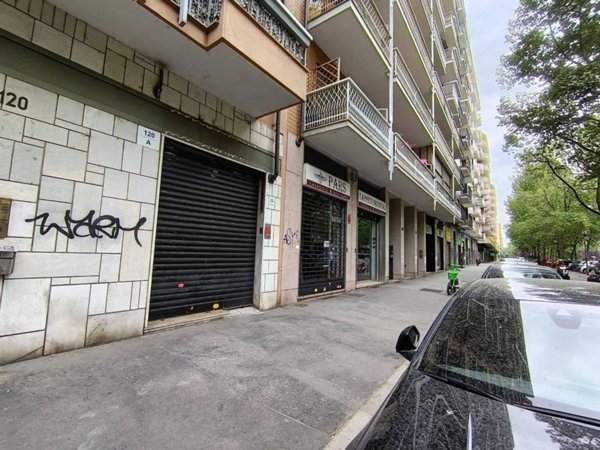 negozio in vendita a Torino in zona Santa Rita