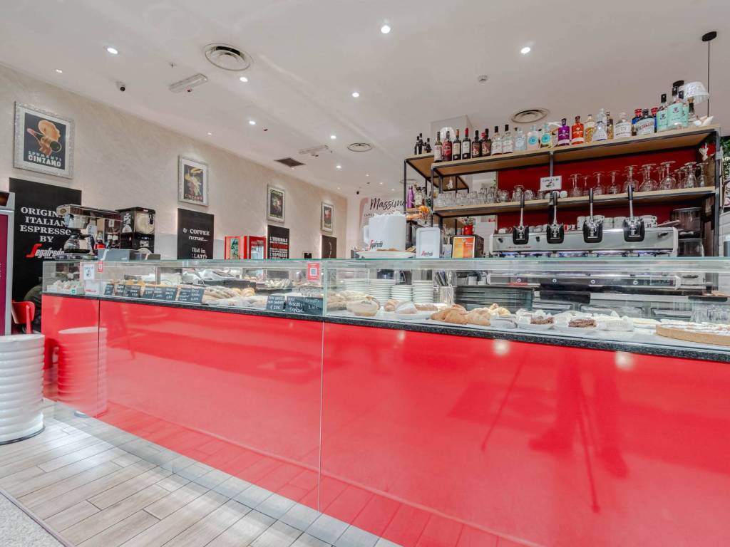 negozio in vendita a Torino in zona Lingotto